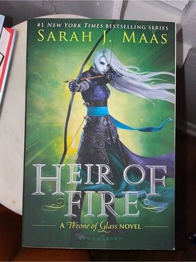 - Heir of Fire (Green Cover)